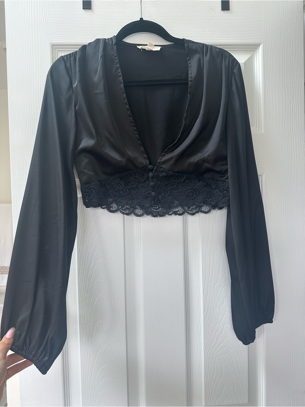Black Long-Sleeve Lace Trim Cropped Top